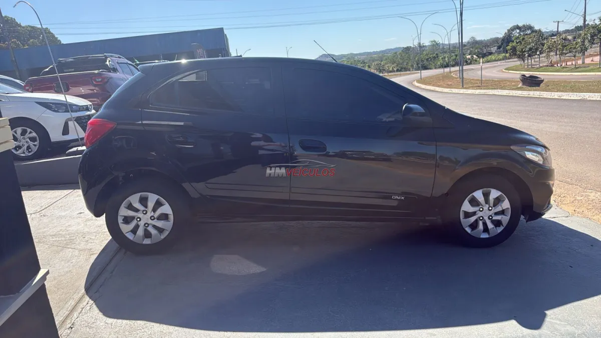 GM - Chevrolet ONIX HATCH LT 1.0 8V FlexPower 5p Mec. 2018